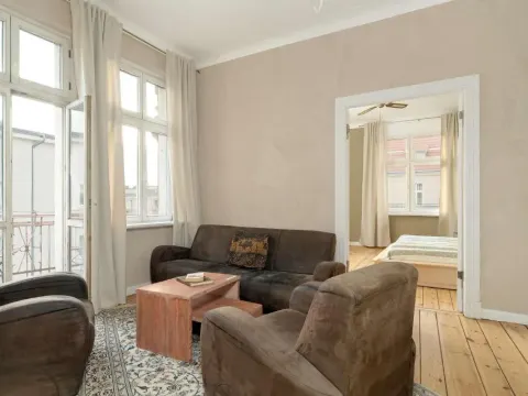 Spacious and Bright Apartment with Balcony near MTP by Noclegi Renters, photo 6 of 10
