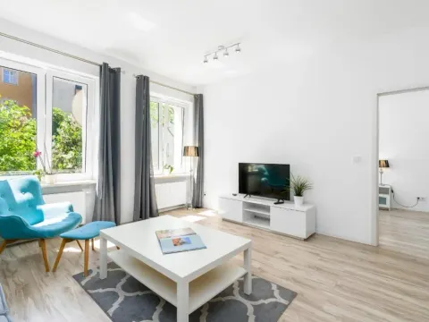 Modern One Bedroom Apartment in Poznań by Noclegi Renters, photo 3 of 10