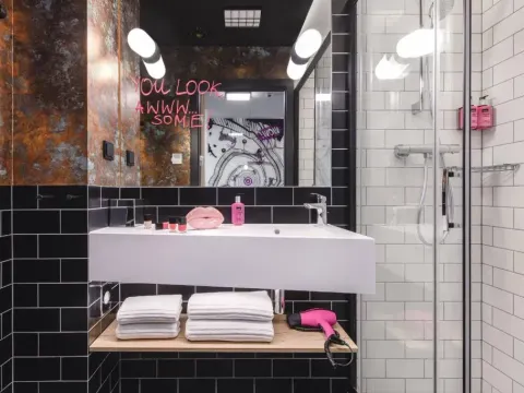 Moxy Poznań Airport, photo 9 of 10