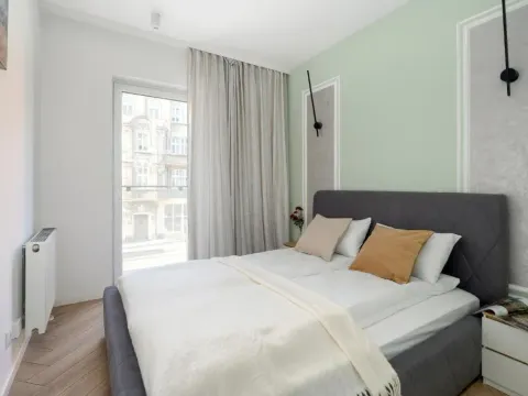 Spacious Two Bedroom Apartment with Underground Parking by Noclegi Renters, photo 2 of 10