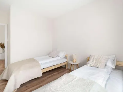 Przestronny Apartament z 2 Sypialniami by Noclegi Renters, photo 10 of 10
