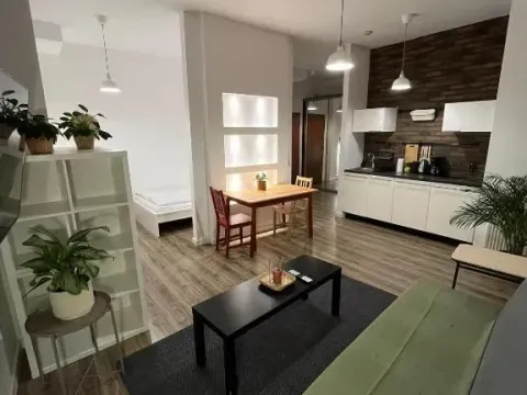 Windows to the City Stylish Apartment, photo 2 of 10