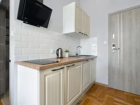 Przytulne Studia Very Berry w Poznaniu Blisko Parku by Noclegi Renters, photo 4 of 10