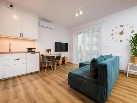 Spychalskiego Studio - Parking, Balcony, Air Con - by Rentujemy, photo 4 of 10