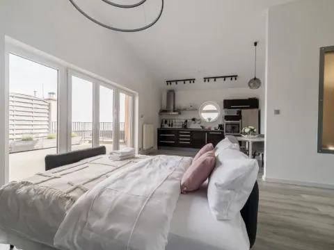 Błażeja Modern Apartment by BookingHost, photo 2 of 10