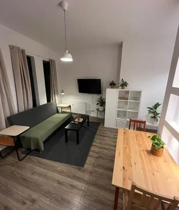 Windows to the City Stylish Apartment, photo 1 of 10