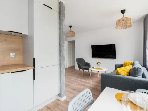 Green View Apartment with Balcony Winogrady by Noclegi Renters, photo 9 of 10