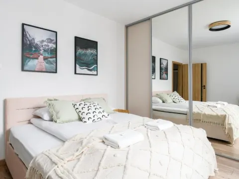Arena Lux Apartment Kasprowicz Park by Renters Prestige, photo 2 of 10