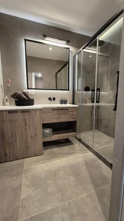 Luxurious Almond Apartment, self check-in 24h, free parking, air-conditioning, photo 1 of 10