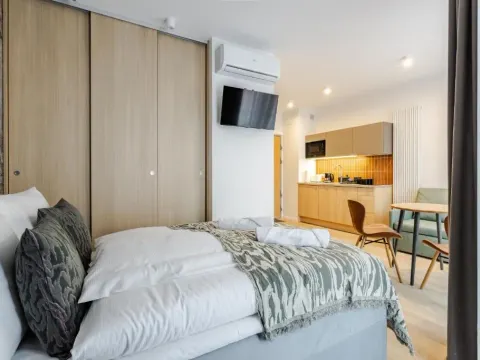 Stylowe Studio Very Berry w Poznaniu z Parkingiem i Balkonem by Noclegi Renters, photo 10 of 10