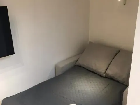 FIFNY Apartment, photo 5 of 6