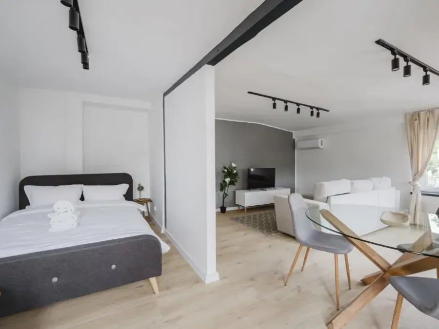 Grunwald Raszyńska Bright Apartment by BookingHost, photo 1 of 10