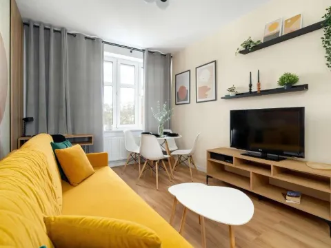 Yellow Apartment in Poznań with Air Conditioning and Desk for Remote Work by Noclegi Renters, photo 10 of 10