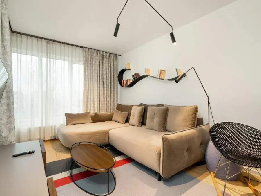 Prestiżowe Apartamenty w Poznaniu z Sypialnią i Parkingiem by Noclegi Renters, photo 1 of 10